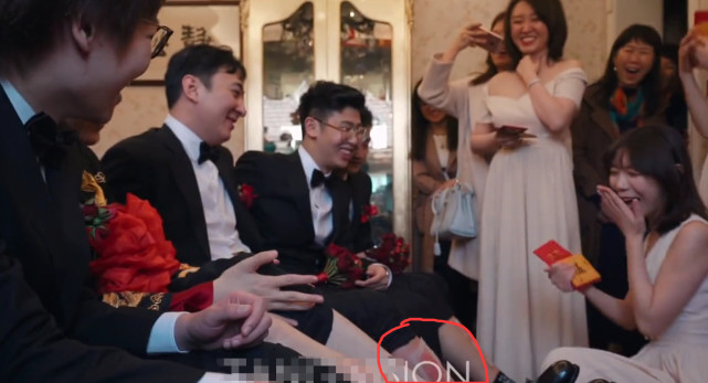 王思聪当伴郎被伴娘撕腿毛仍一脸宠溺，事后带伴娘吃烧烤加餐（组图） - 4