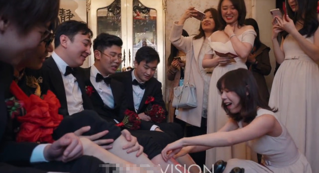 王思聪当伴郎被伴娘撕腿毛仍一脸宠溺，事后带伴娘吃烧烤加餐（组图） - 10