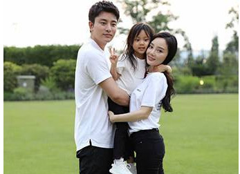 为了女儿,感情?贾乃亮与李小璐的婚姻道路会再一次重合吗?