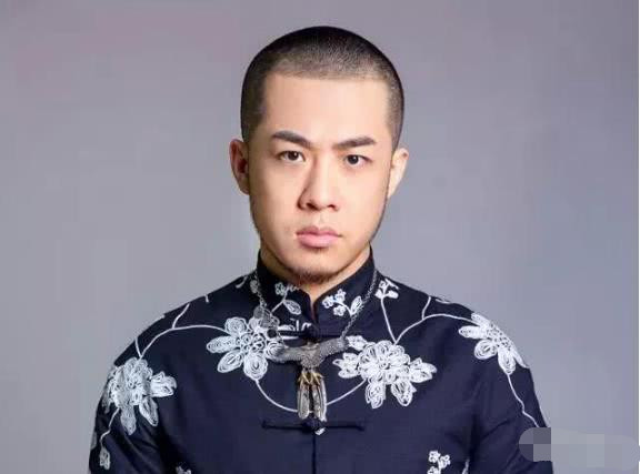 歌手大壮成老赖被央视批评,最新动态是与胜利