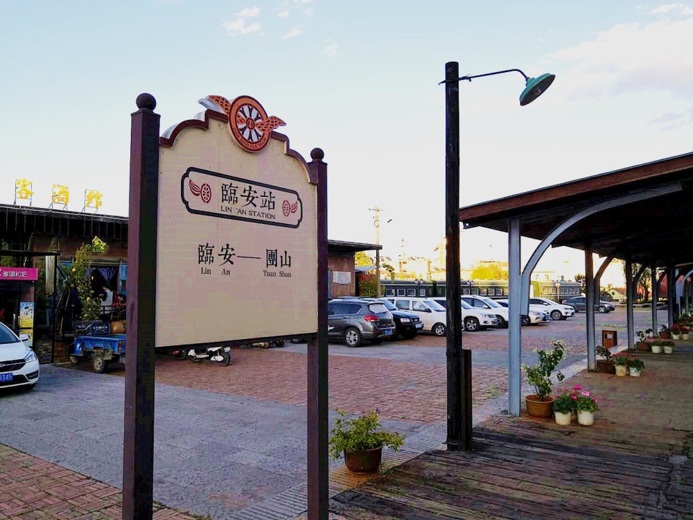热气球猪猪逛吃记:云南有个建水,建水有个小火车,小火真好吃
