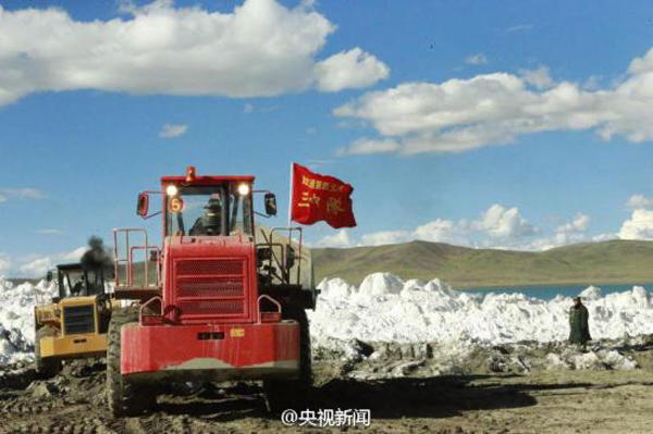 西藏罕见冰崩塌方体0.7亿立方米 9人死亡数百牦牛失踪 