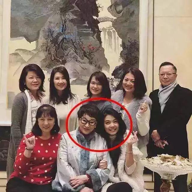 汤臣一品少公子汤珈铖:顶级富二代恋情公开,公子配名媛