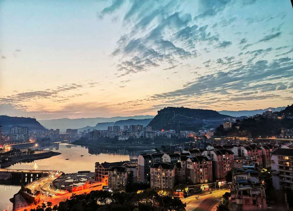 华为p30系列发布!这组p20p拍摄的万州夜景美爆了,会火吗