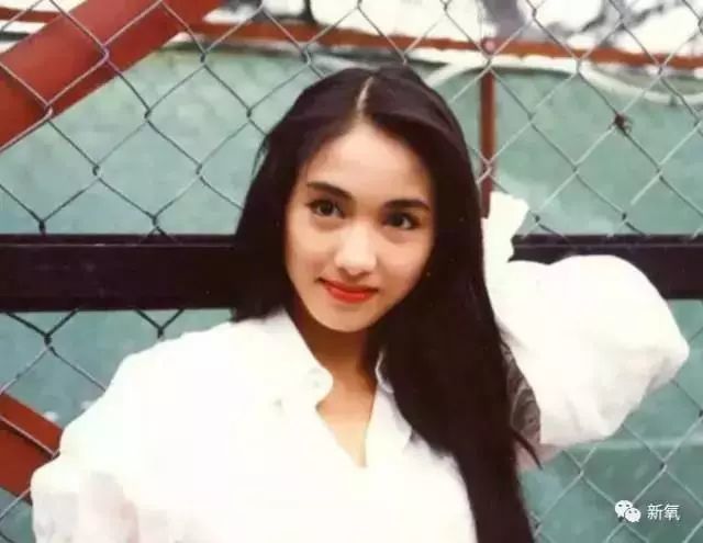 揭杨幂发际线、戳吴倩额头的黄子韬,这个部位