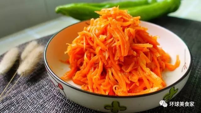 胡萝卜是生吃好还是熟吃好?教你一种新鲜吃法