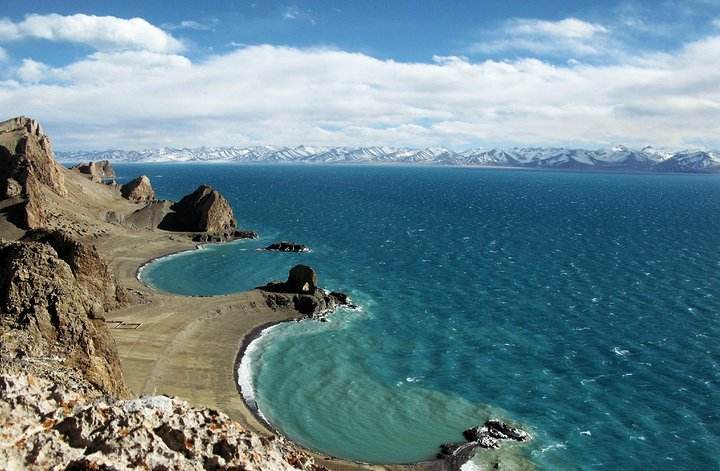 西藏扎西半岛:纳木错湖最大的岛,最佳观日落之地,帐篷满地开