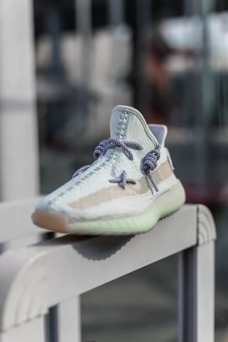 yeezy "最全穿法"!除了火爆kaws鞋带,还有这些系法