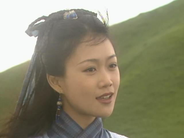97版《圆月弯刀》青青图集,梁小冰最美的古装扮相,经典重温