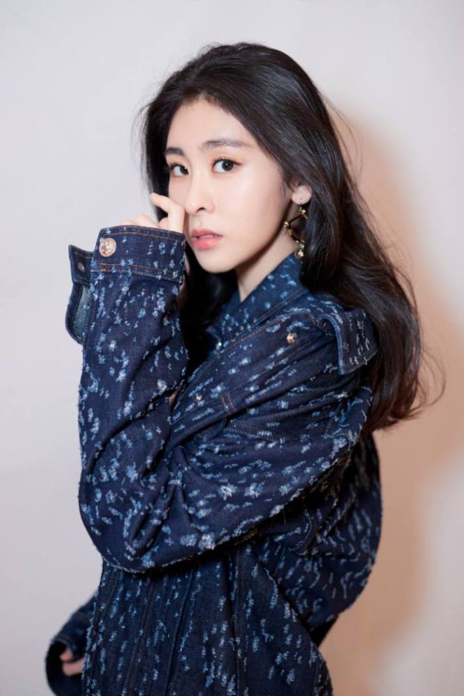 谢娜封杀张碧晨这事儿，到底是谁比谁惨