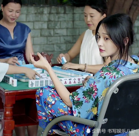 青春斗:郑爽穿花衣打麻将,回眸一笑百媚生,网友:雀圣