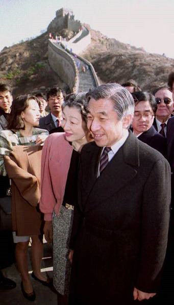 1992年10月,他作为日本125代天皇,首次访华,成为日本历史上首个造访