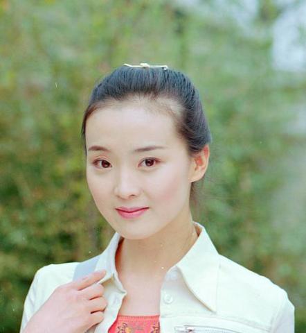 王艳老公19年前旧照曝光,本以为很丑,结果一出瞬间被