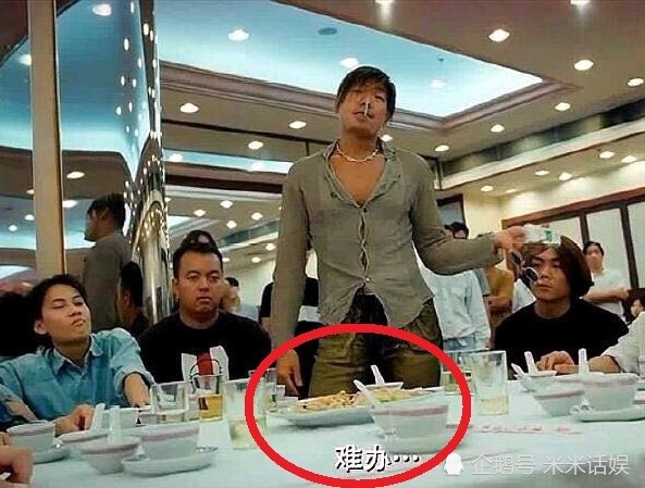 乌鸦哥为什么要掀桌子你看桌上摆的啥网友换我我也掀