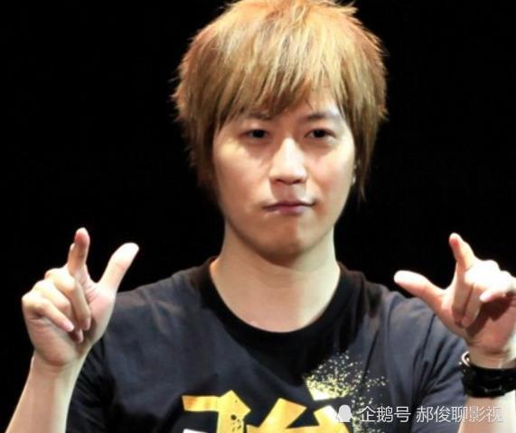 陈信宏参加祖母的告别式,意外让黑道家族背景曝光,从父伯,叔叔到堂