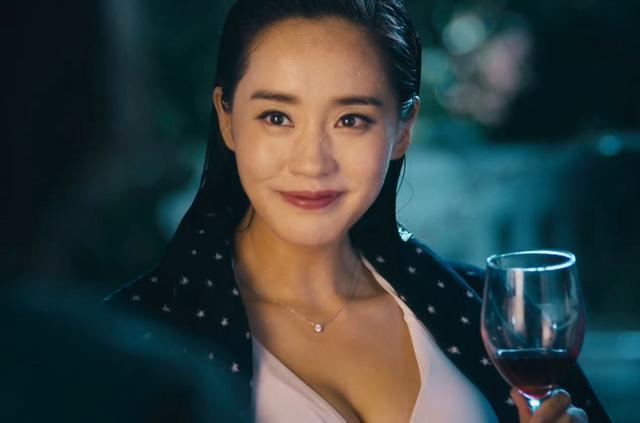 袁华和秋雅"一夜荒唐"后,谁注意到袁华的表情,网友:累坏了?