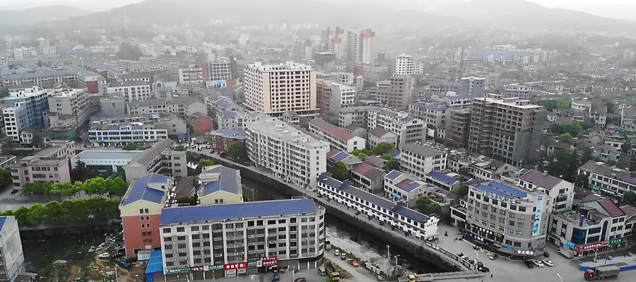 湖南益阳桃江县最大的镇,人口超10万,拥有多路公交线路
