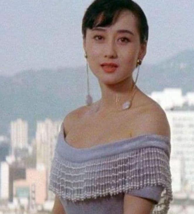 李连杰老婆利智近照曝光,完全看不出当年美貌,跟路人没差!
