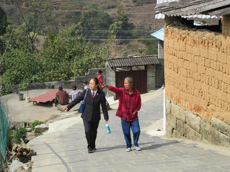 家庭人口证明怎么开范文_家庭贫困证明范文(2)