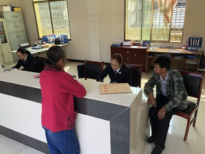 家庭人口证明怎么开范文_家庭贫困证明范文