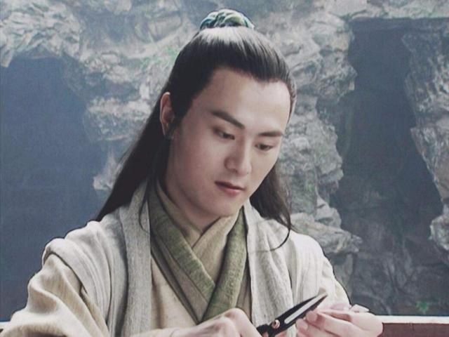 笑傲江湖中林平之为何要在大婚前夕选择挥刀自宫