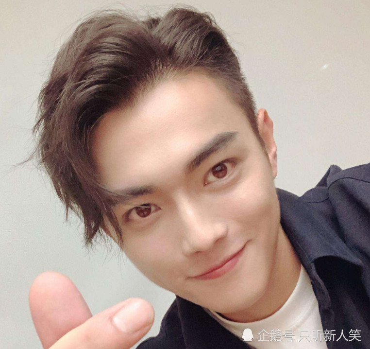 许凯本人或者工作室晒出来的照片一直都是很帅很帅的照片,但是粉丝不