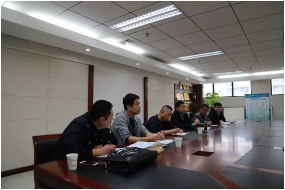 萌小新追踪扫黑办副主任的一天