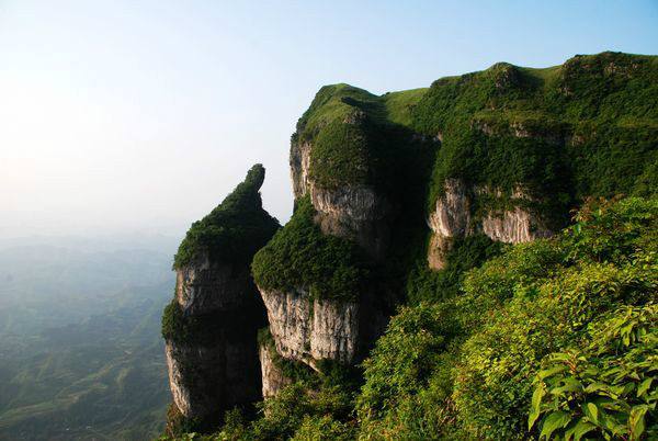 高高在上的湘西龙山八面山,悬崖峭壁之上还另有洞天