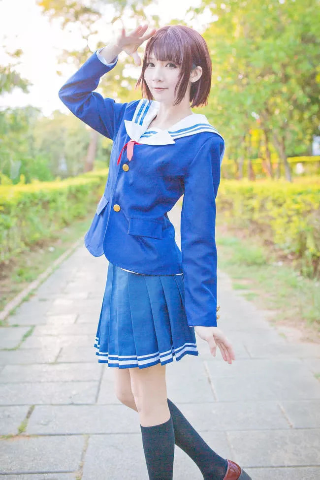加藤惠cos小姐姐纯蓝的校服也很好看哎