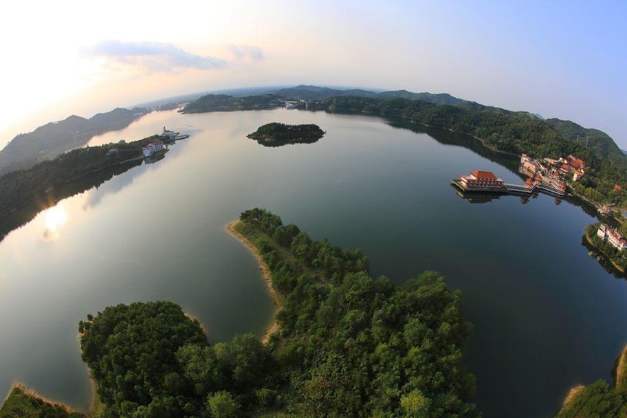 景区地址:武汉市新洲区旅游大道1号 自驾路线:导航新洲道观河风景区