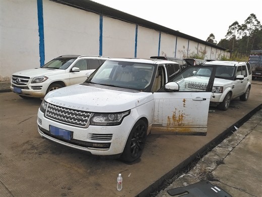 东兴海关设下口袋阵 堵住七辆走私车