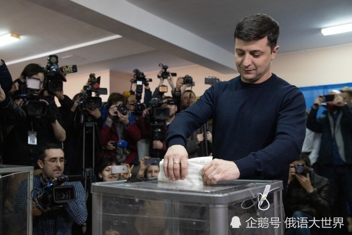 乌克兰演员泽连斯基:如当总统乐意骑自行车上