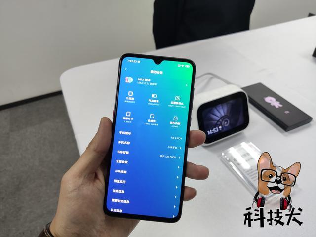 小米9王源限量版 透明玻璃机身设计 背部镌刻