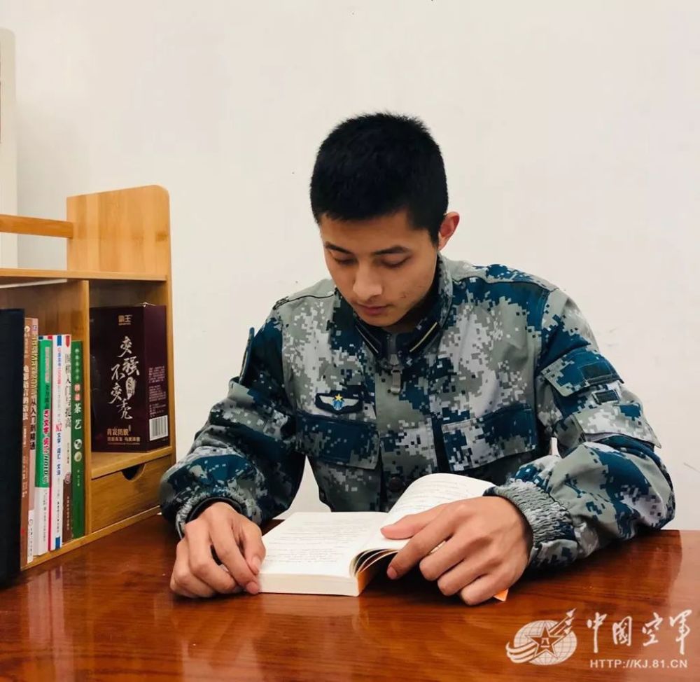 一不小心被空军预警学院的四月天撩到