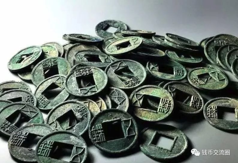 一件藏品体现价值第一判定要素就是存世量,恰恰钱币一类是存世量最多