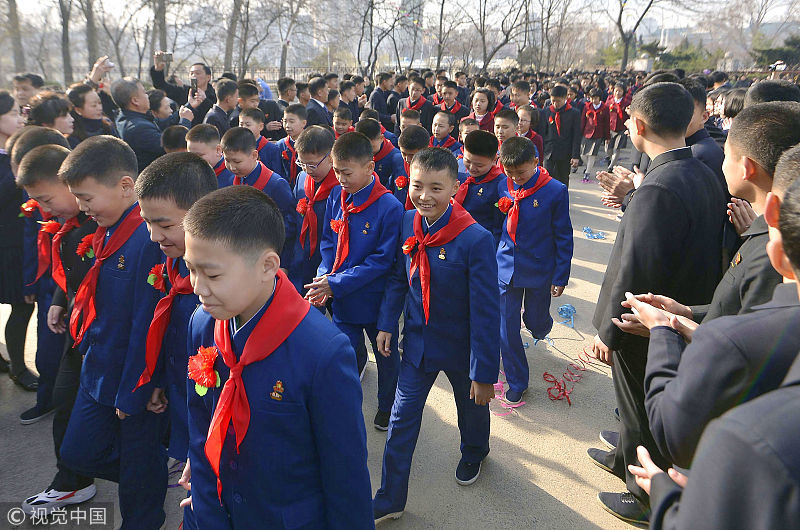 实拍平壤小学生的一天,统一着装戴红领巾