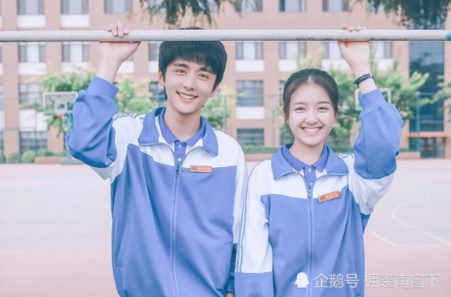 校服走到婚纱_校服女生
