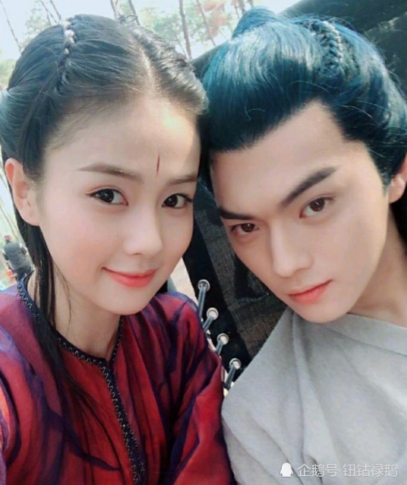 前段时间许凯深夜在微博上晒了和白鹿的合照,只见照片中的许凯和白鹿