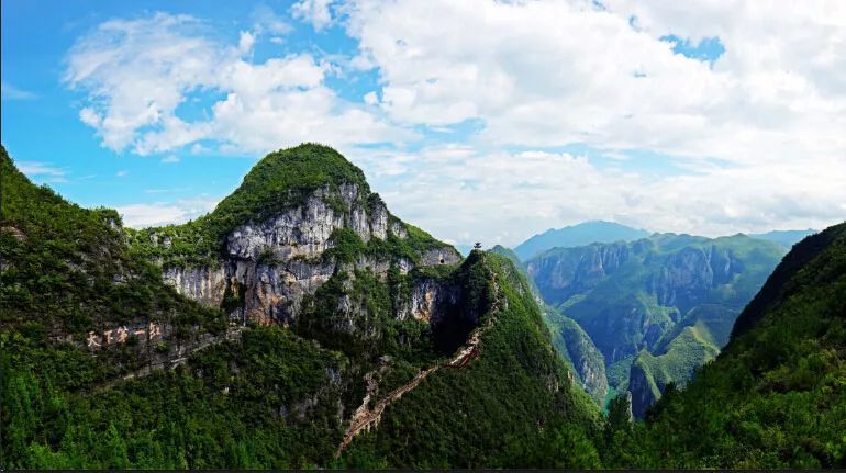龙缸景区位于云阳县清水土家族乡境内,面积300余平方公里,属国家aaaa