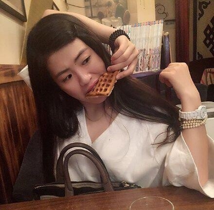 恶搞拜金女脱内衣_内衣美女(2)