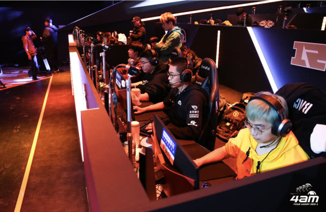 口嗨一时爽道歉要及时 韦神直播辱骂1246队员