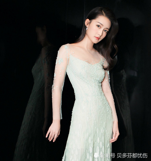 李沁练瑜伽照片被爆出,最后3张最漂亮,网友:气质女神!