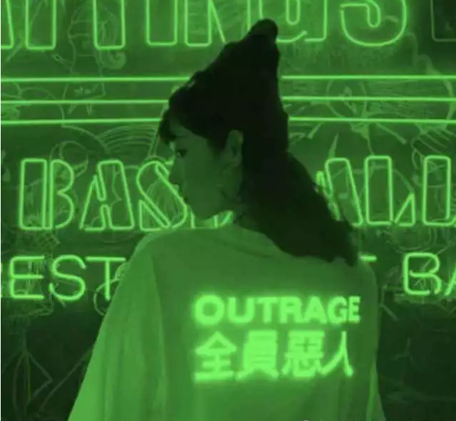 第一组:最近很流行绿色的头像,就连情侣头像都做成了绿色的,看上去还