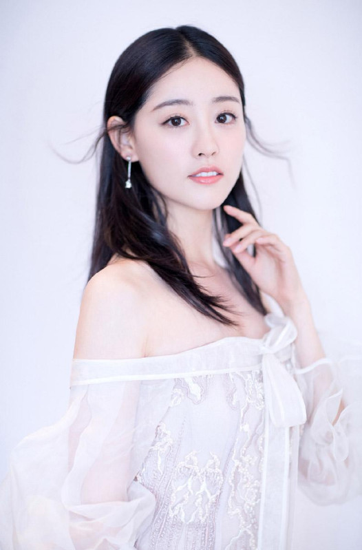 祝绪丹新戏造型惊艳,终于有了"最美现代装 ",网友