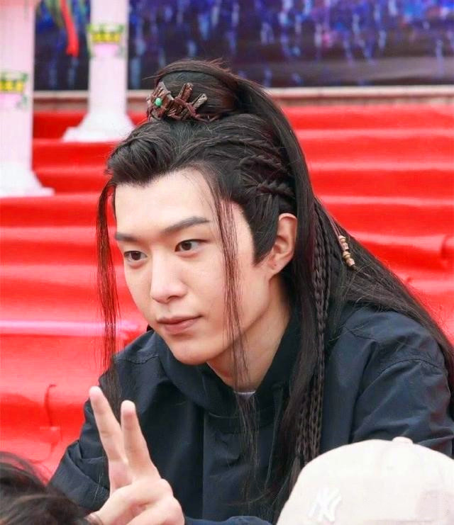 偶像派演古装剧,鹿晗版陈长生灵动仙气,范丞丞版秦烈