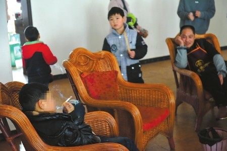 11岁孩子流浪1年 父亲不管不问不让朋友给钱（图）