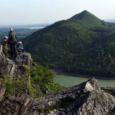 梨花白,樱花红,庐江到处春意浓~在离独山景区不远,也是有一个地方那里