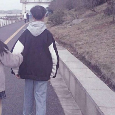 情侣头像:我一直相信黑头发绑马尾的女生最好看