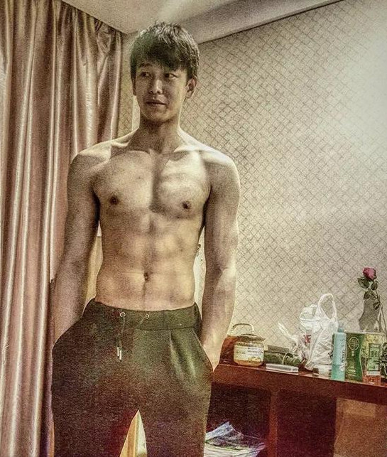 美而不娘的霍尊,现实中是个肌肉男?这身材我信了