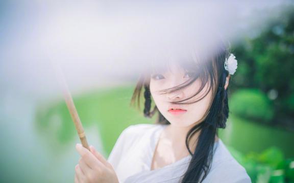 住店被美女老板亲吻,他这个冷面杀手,此刻心竟突突跳